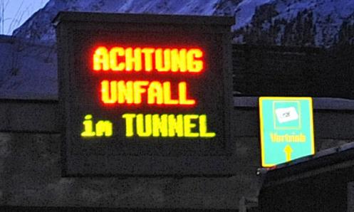Achtung Unfall im Tunnel